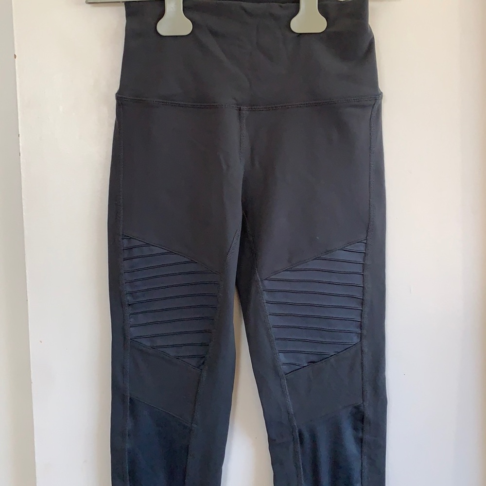 Alo Yoga High Waisted Moto Leggings - Anthracite - Sz S